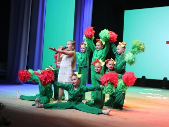 Мы – вместе! В Мостах состоялись торжественное собрание и праздничный концерт, посвящённые Дню единения народов Беларуси и России