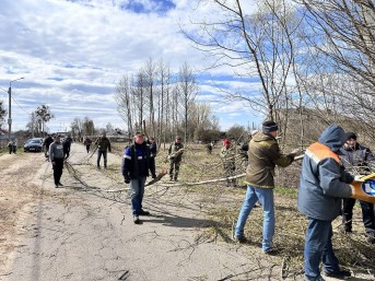 Улица Вокзальная в Мостах становится краше