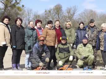 Работники районного и сельских Советов трудились в деревне