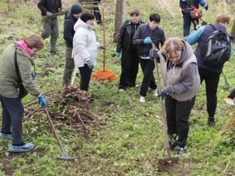 Праздник чистоты и порядка. Свой вклад в наведение порядка на родной земле во время субботника внесли трудовые коллективы Мостовщины