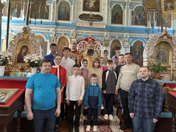 Сегодня золотую свадьбу отметили настоятель храма Рождества Пресвятой Богородицы аг. Гудевичи Николай Сень и матушка Мария.