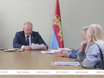 Председатель Мостовского райисполкома Андрей Санько провёл приём граждан