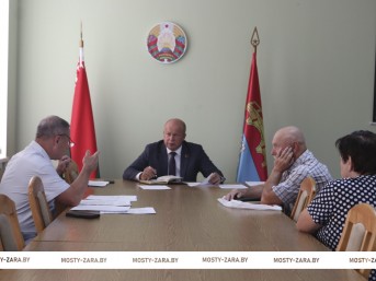 Председатель Мостовского райисполкома Андрей Санько провёл приём граждан