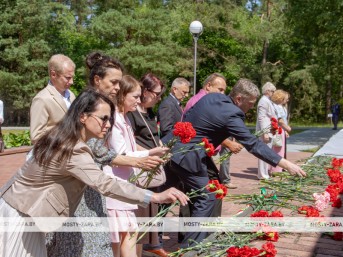 Оглушительное эхо страданий: Мостовщина отметила День освобождения района от немецко-фашистских захватчиков