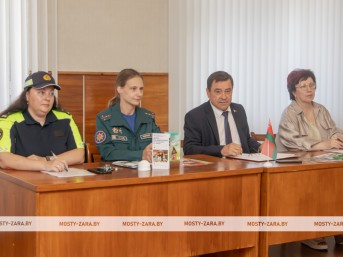Сберечь и кошелёк, и жизнь: о чём предупредила жителей Мостов на едином дне информирования пропагандистская группа Валерия Табала