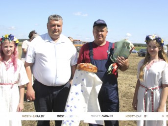 Два Андрея и Николай. Троих тысячников чествовали в Гудевичах