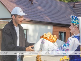 Слово и дело за ними не станет: как молодые партийцы навестили Мостовщину в рамках проекта «Словом и делом»
