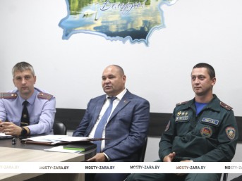 Группа заместителя председателя райисполкома Сергея Горошко встретилась с коллективом представительства Белгосстраха по Мостовскому району