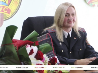 Майор Позняк слов на ветер не бросает: в Мостовском РОВД состоялся ритуал проводов со службы в запас