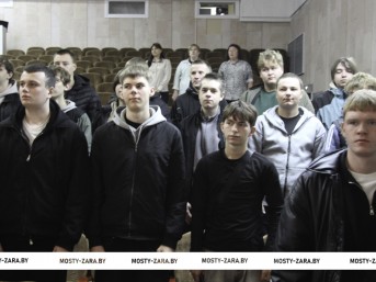 Служите достойно! В Мостах прошёл день призывника