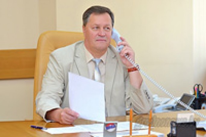 Управляющий делами облисполкома Игорь Попов провел прямую линию с жителями области