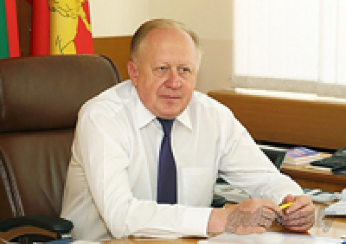 Субботнюю прямую линию провел заместитель председателя облисполкома Виктор Лискович