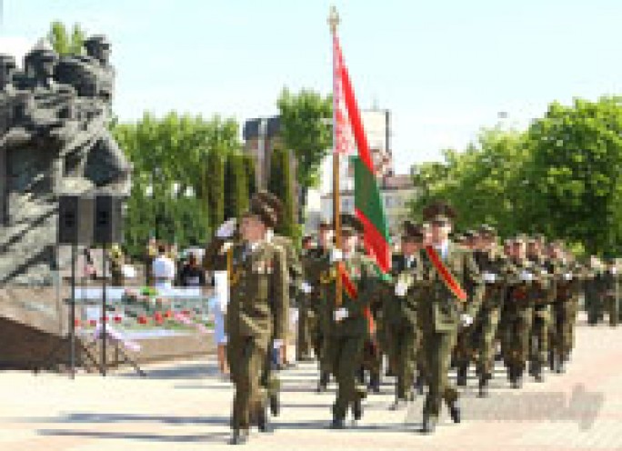 Митинг, посвященный Дню Государственного герба и Государственного флага, прошел в Гродно