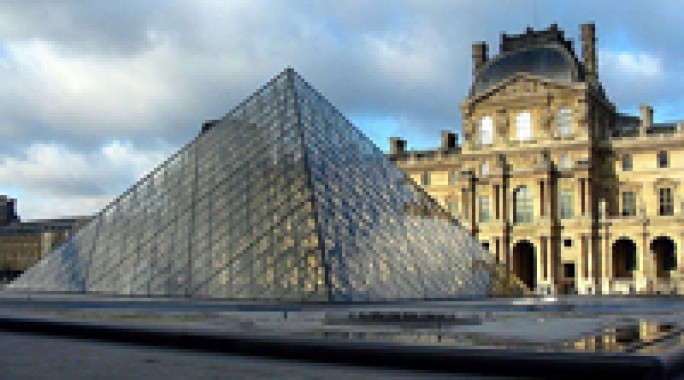 Из-за угрозы наводнения в Париже закрыли Лувр и музей Орсе