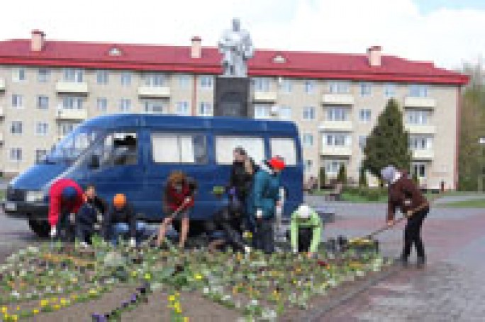 Более десяти тысяч жителей Мостовского района приняли участие в республиканском субботнике