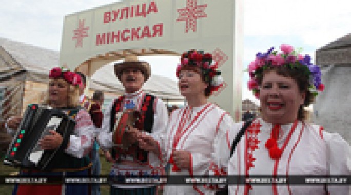 ФОТОРЕПОРТАЖ: В Александрии проходит праздник 'Купалье' ('Александрия собирает друзей')