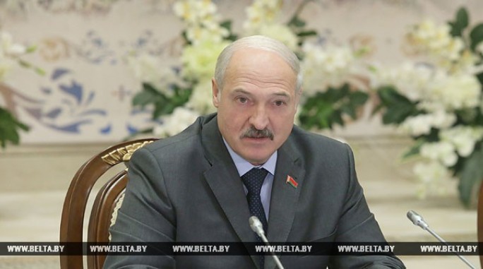 Лукашенко: государство, церковь и общество должны вместе возрождать памятники истории и культуры