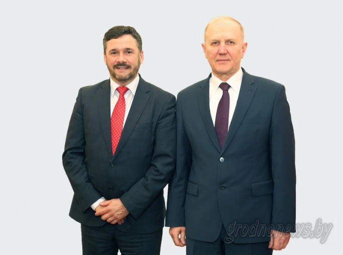 Председатель облисполкома Владимир Кравцов встретился с Чрезвычайным и Полномочным послом Литвы в Беларуси Андрюсом Пулокасом
