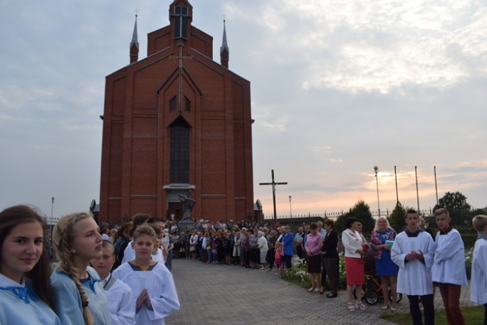 У Мастах урачыста сустракалі фігуру Маці Божай Фацімскай