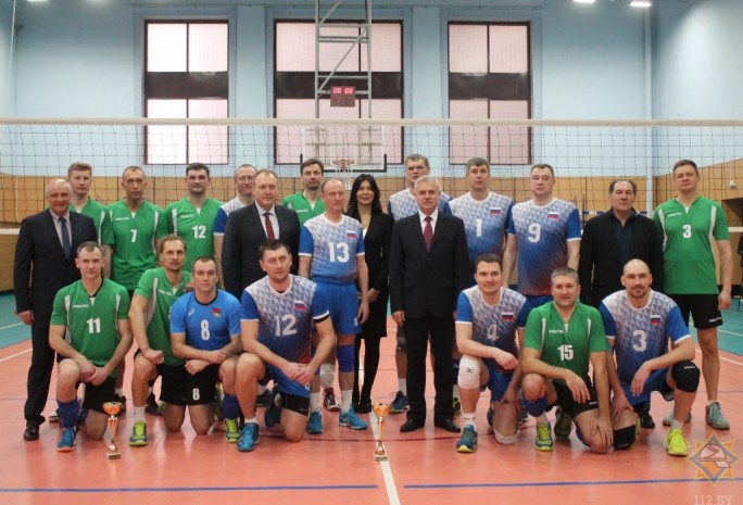 В Гродно на волейбольной площадке встретились команды из России и Беларуси
