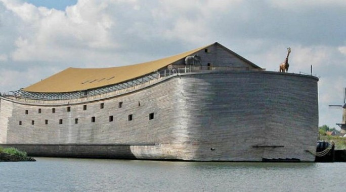 Голландец построил копию Ноева ковчега и собирается на нем в Израиль