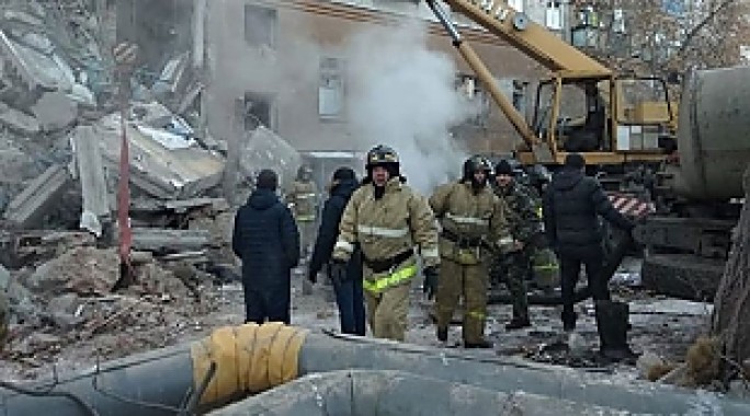 Режим ЧС ввели в Магнитогорске после взрыва в жилом доме