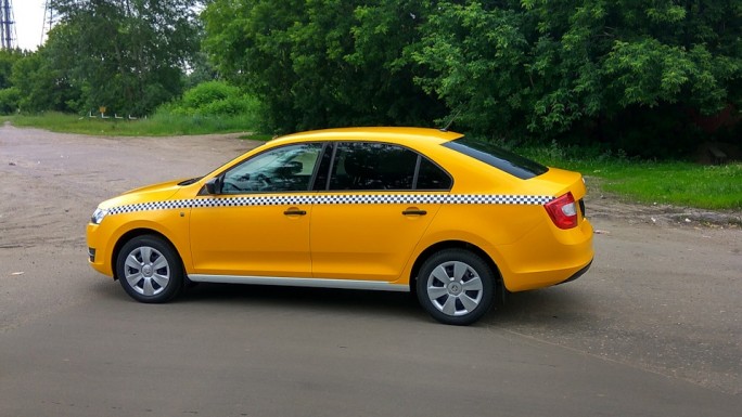 В Гродно водитель такси украл деньги своего нанимателя