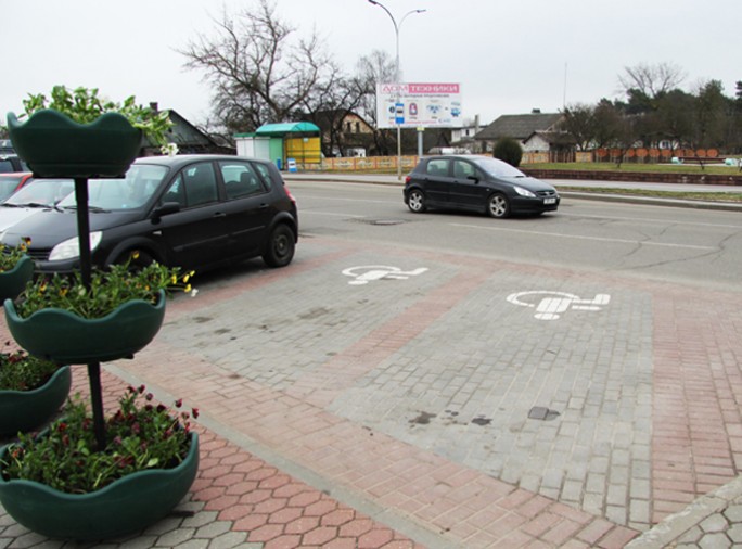 А вы знаете, где можно парковать машину, дорогие мостовчане?