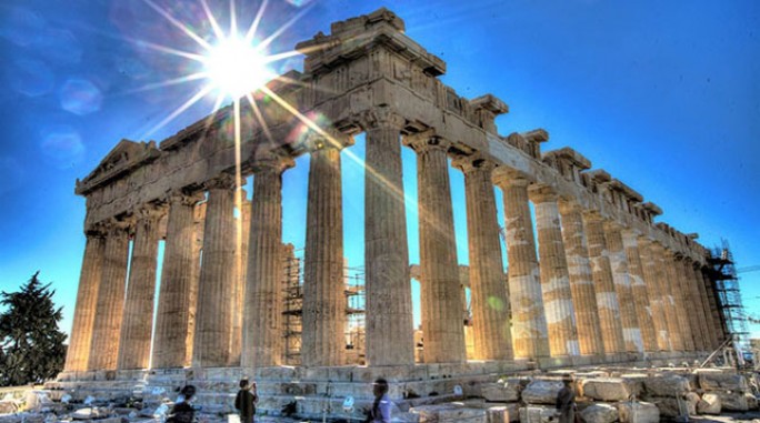 В афинский Акрополь ударила молния