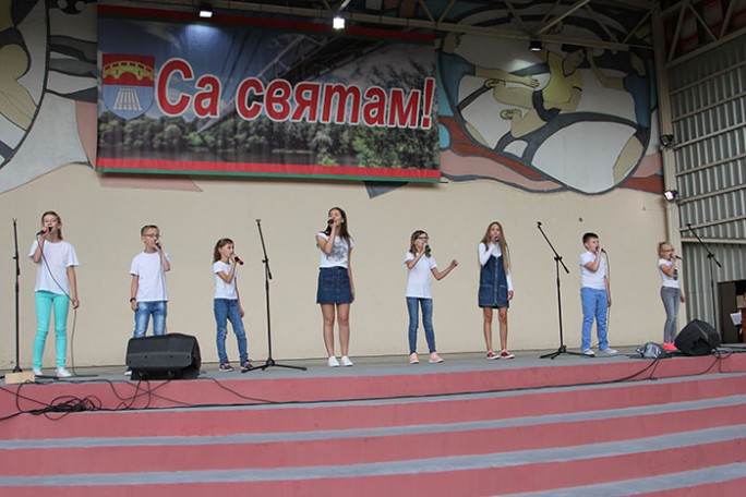 Концерт «Цвети под небом синим, Беларусь!» порадовал мостовчан