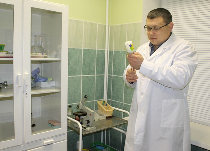 Заведующий ветлечебницей Олег Лешкевич к своим пациентам относится с особым трепетом