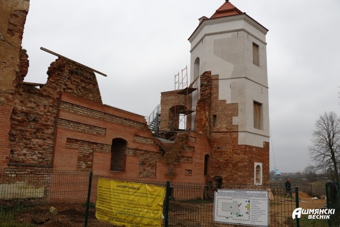 Флюгер з 'лісам' і містычны склеп Белай панны і Чорнага манаха. Як рэстаўрыруецца замак Сапегаў у Гальшанах