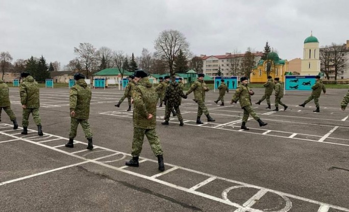 На внештатный учебный пункт Лидского пограничного отряда прибыли первые военнослужащие осеннего призыва