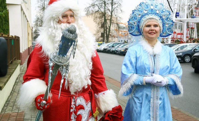 Розыск Деда Мороза и главная красавица Гродно. Безвизовые Дед Мороз и Снегурочка продолжают свое путешествие по Гродненщине 10:44 30 ноября 2019