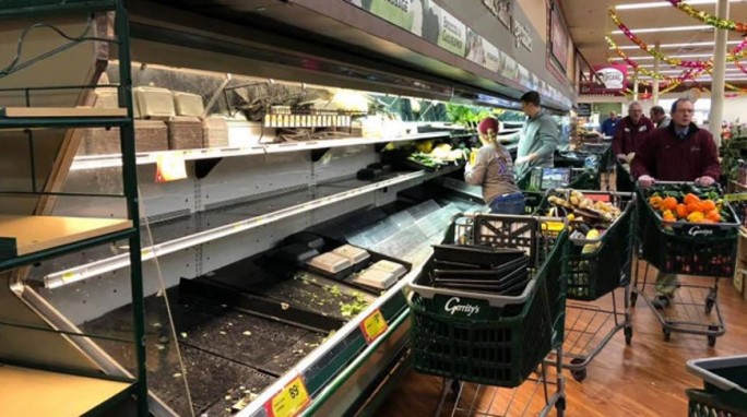 Женщина покашляла в магазине и испортила продуктов на $35 тысяч