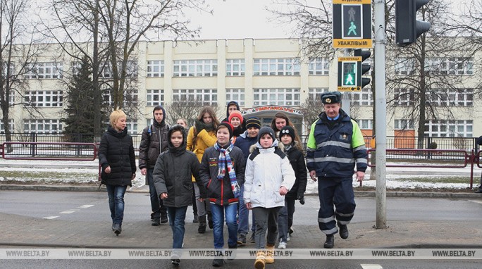 ГАИ призывает родителей напомнить школьникам правила дорожного движения