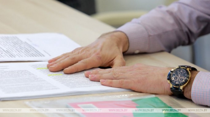 Вместо шерсти и хлопка - полиэфир: в Гродно в продаже выявили опасную одежду