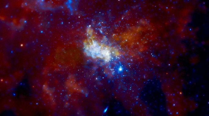 Черная дыра в центре Млечного Пути оказалась источником периодических радиосигналов
