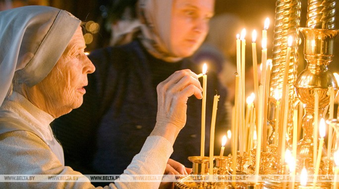 Православные и католики празднуют День Святой Троицы