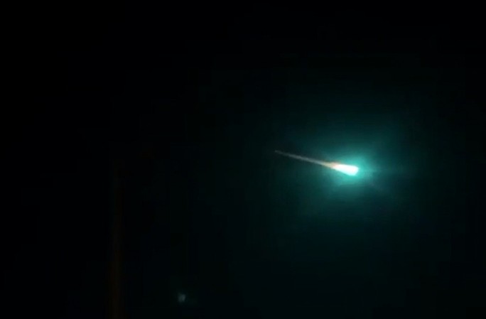В небе над Австралией наблюдали зеленый космический объект. Что это было?