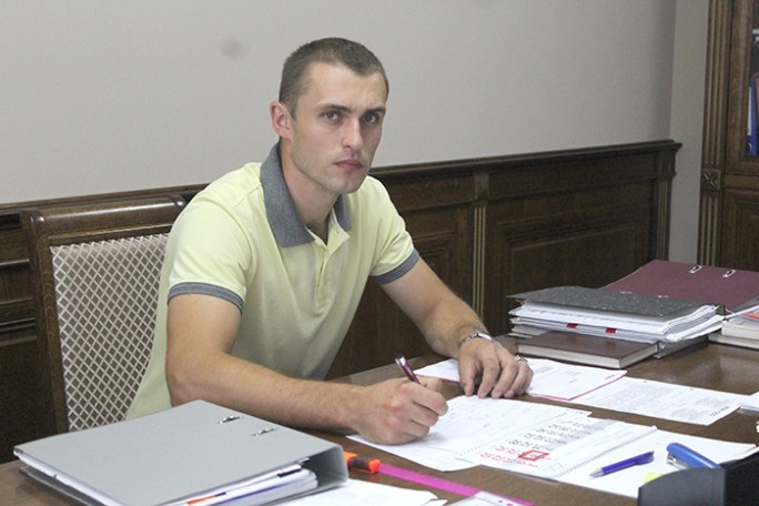 Поколение инициативных: мостовчанин Дмитрий Валюк заинтересован в своей работе на ОАО «Мостовдрев»