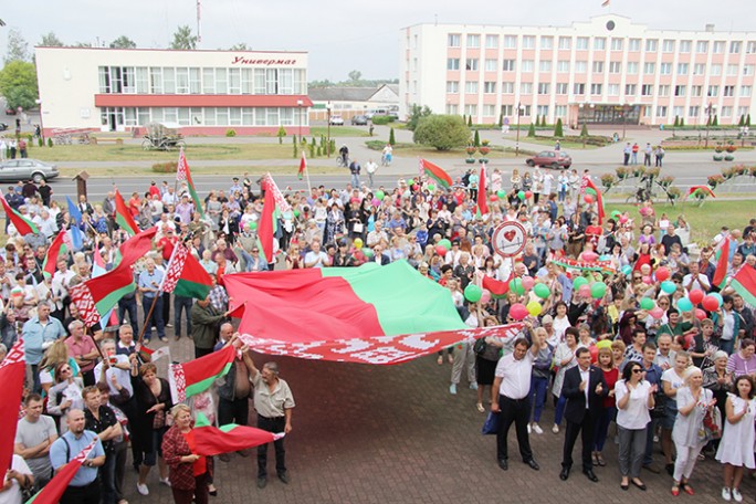 За  мир и процветающую Беларусь, за Президента Лукашенко!  В Мостах  прошёл  митинг «Наша сила – в единстве народа»