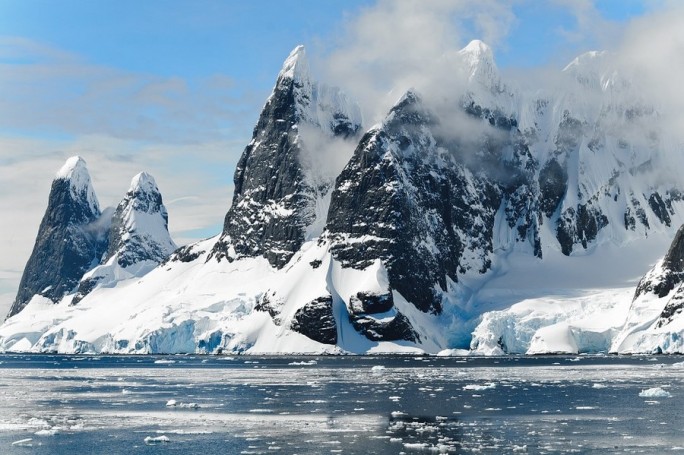 Японские ученые обнаружили необычно горячую точку в Антарктиде