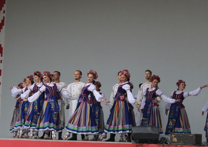 Ансамбль «Белые Росы» выступил на  главной сцене Мостовщины в День города