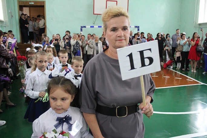 В гимназии №1 приветствовали учеников на торжественной линейке, посвящённой Дню знаний