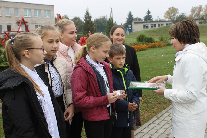 Подари улыбку миру. Мостовская районная организация Фонда мира наградила победителей конкурса