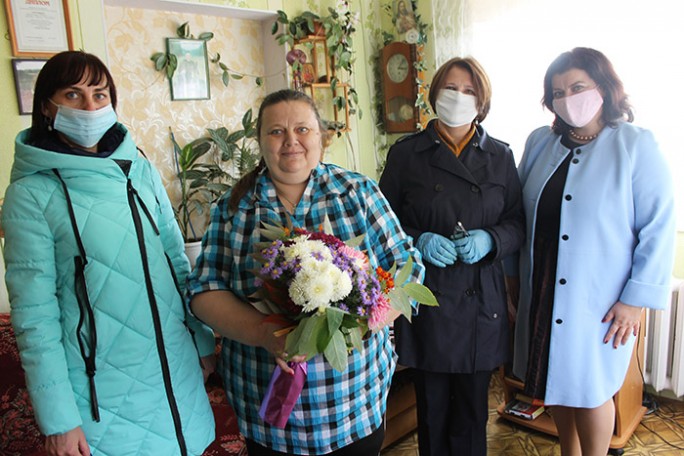 В Мостовском районе поздравили с Днём матери родителей-воспитателей и приёмных родителей