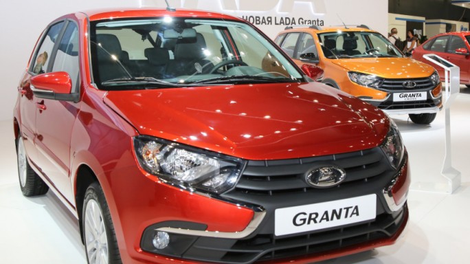 Самой продаваемой маркой авто в ноябре стала российская LADA