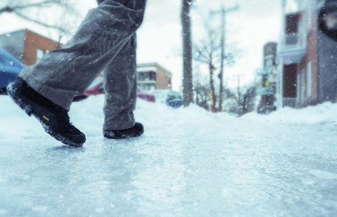 Гололед и обувь. Что делать, чтобы не попасть в больницу?