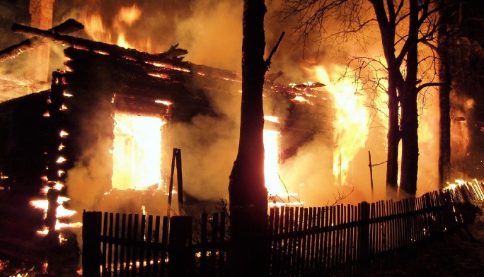 В Мостовском районе при пожаре жилого дома погиб мужчина